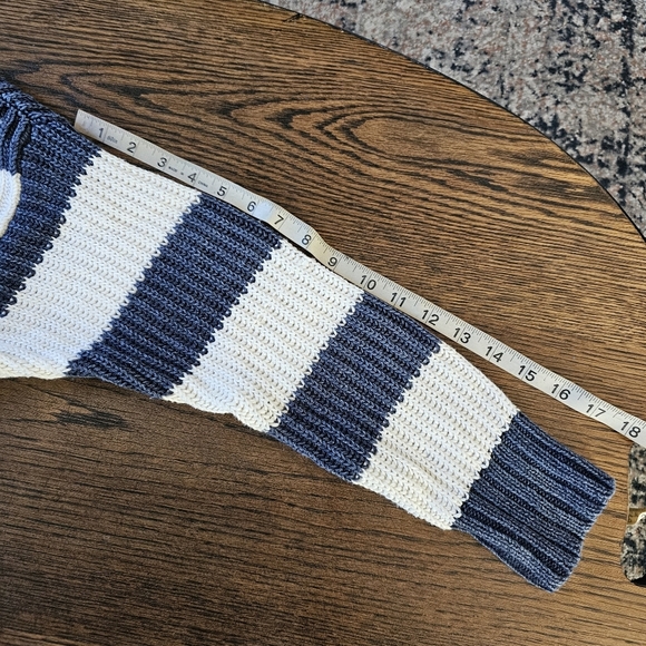 American Eagle Blue and White Striped Cropped Knit Henley Sweater Size Medium - Picture 9 of 10